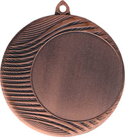 Eine runde Bronzemedaille mit strukturiertem Randdesign und einer kleinen Öse oben zum Aufhängen. Die Mitte ist schlicht und ohne Gravur, was sie perfekt für jede Sportveranstaltung macht, bei der die Teilnehmer mit dieser prestigeträchtigen Medaillen Hamm 70 mm MMC1090 ausgezeichnet werden.