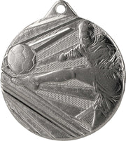Silbermedaille mit der Abbildung eines Fußballspielers, der einen Ball kickt. Hochwertiges Design, perfekt für jedes Fußballturnier.