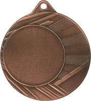 Eine Bronzemedaille mit geometrischen Designelementen an den Rändern und einem kleinen Loch oben zum Befestigen eines Bandes, perfekt für Sportveranstaltungen. Die Mitte ist leer, ideal für eine individuelle Gravur zum Gedenken an Wettbewerbe oder Medaillen Leipzig 40 mm ME0040 Events.