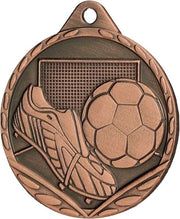 Eine Bronzemedaille mit einem Fußball und Schuhen im einzigartigen Design, perfekt für jedes Fußballturnier, Medaillen Salzgitter 32 mm MMC3032.