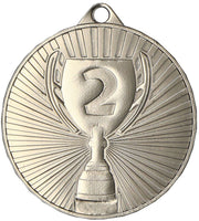 Medaillen Regensburg 45 mm MMC4504 verfügt über ein zentrales Trophäendesign mit der Nummer „2“ und einer Schachfigur am unteren Rand, gefertigt aus hochwertigem Material, das den zweiten Platz in einem Schachwettbewerb symbolisiert. Dieses wertvolle Andenken ist perfekt, um an Ihre Leistung zu erinnern.