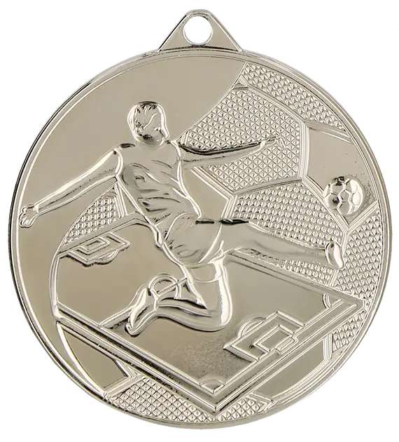 Eine Silbermedaille mit dem eingravierten Bild eines Fußballspielers, der einen Ball kickt, perfekt für jeden Fußballverein. Der Hintergrund zeigt ein Muster, das einem Fußball ähnelt, gekennzeichnet mit der unverwechselbaren Katalognummer Medaillen Kaiserslautern 50 mm MMC45050.