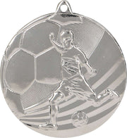 Eine Medaillen Remscheid 50 mm MMC5055 mit einem geprägten Bild eines Fußballspielers beim Kicken eines Balls mit einem großen Fußball im Hintergrund – perfekt für sportliche Veranstaltungen und zur Präsentation des Fußballspieler-Motivs.