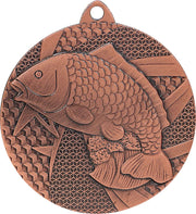 Eine Nahaufnahme einer 50-mm-MMC7950-Medaille von Medaillen Bamberg, die ihr kompliziertes Design und ihre Handwerkskunst einfängt.